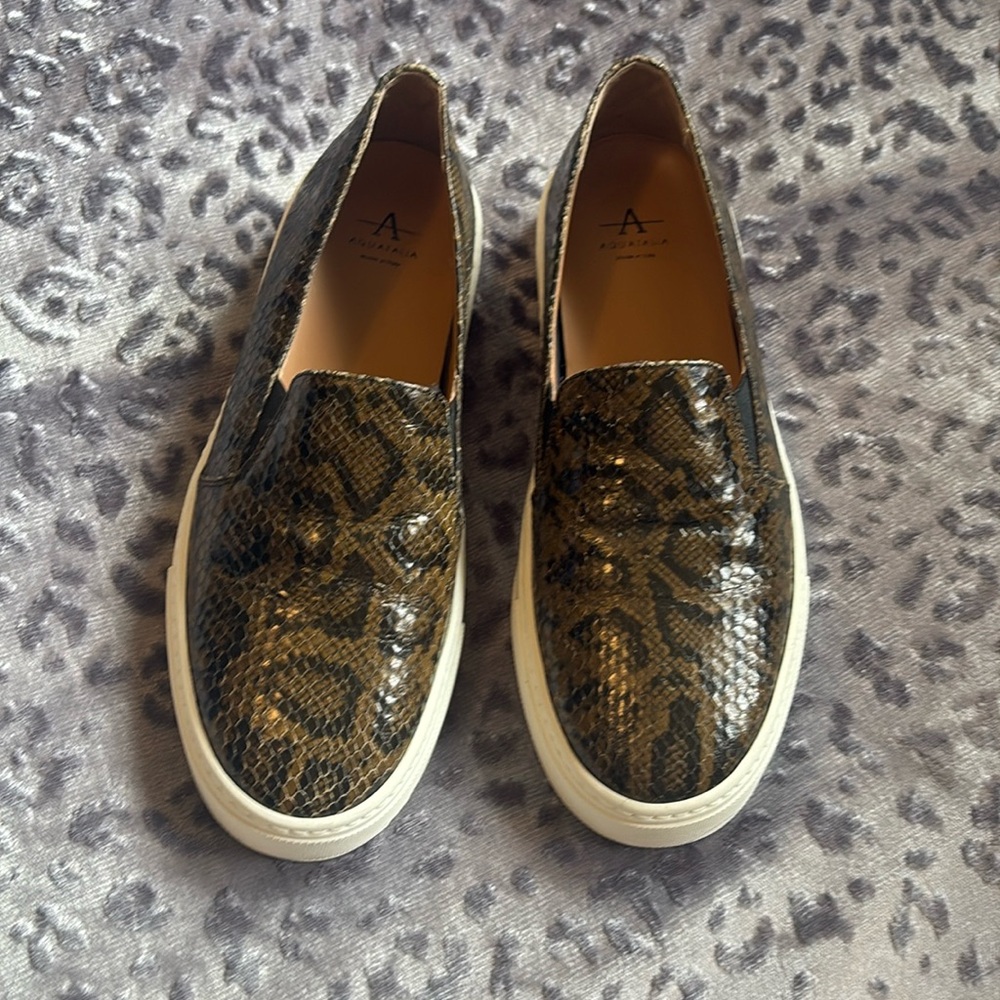 Aquatalia Onida snake print leather Slip On Sneakers - Women’s size 9